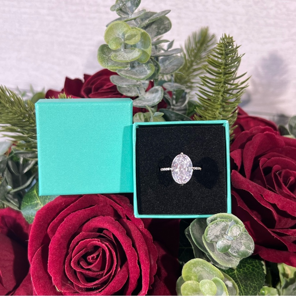 EXQUISITE Oval Ring w Hidden Accents 18K White Gold
